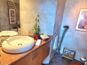 Venta Departamento Dúplex con amplio Patio, Urb. Sierra del Moral