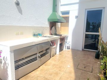 Venta Departamento Dúplex con amplio Patio, Urb. Sierra del Moral