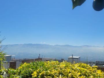 Venta Departamento Dúplex con amplio Patio, Urb. Sierra del Moral