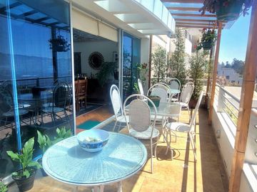Venta Departamento Dúplex con amplio Patio, Urb. Sierra del Moral