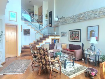 Venta Departamento Dúplex con amplio Patio, Urb. Sierra del Moral
