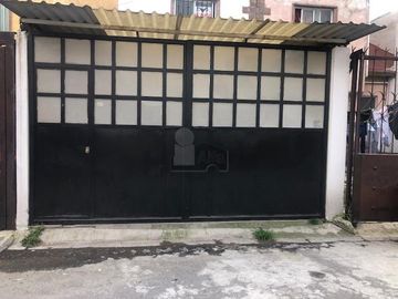Casa en Venta en Toluca, ubicada  en colonia  Villas Santa Maria (Galaxia)