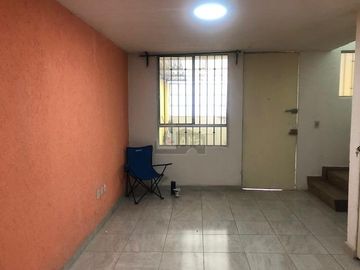Casa en Venta en Toluca, ubicada  en colonia  Villas Santa Maria (Galaxia)