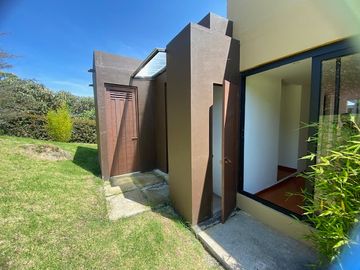 En Renta hermosa Casa en conjunto cerrado Casa de Campo, La Calera