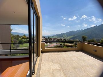 En Renta hermosa Casa en conjunto cerrado Casa de Campo, La Calera