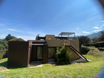En Renta hermosa Casa en conjunto cerrado Casa de Campo, La Calera