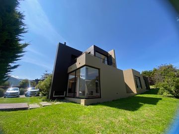 En Renta hermosa Casa en conjunto cerrado Casa de Campo, La Calera