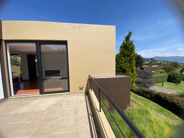 En Renta hermosa Casa en conjunto cerrado Casa de Campo, La Calera