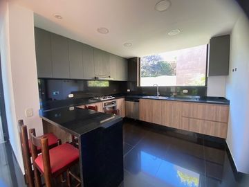 En Renta hermosa Casa en conjunto cerrado Casa de Campo, La Calera