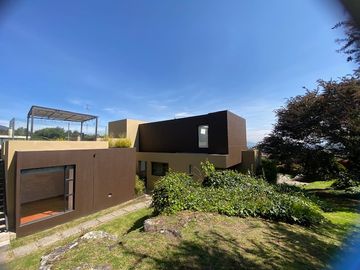 En Renta hermosa Casa en conjunto cerrado Casa de Campo, La Calera