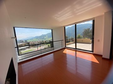 En Renta hermosa Casa en conjunto cerrado Casa de Campo, La Calera