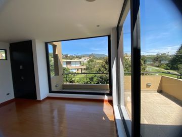 En Renta hermosa Casa en conjunto cerrado Casa de Campo, La Calera