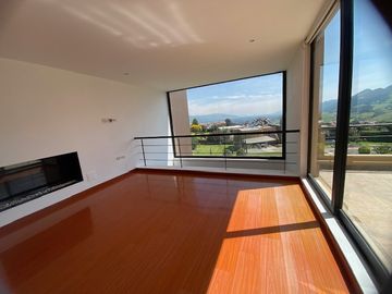 En Renta hermosa Casa en conjunto cerrado Casa de Campo, La Calera