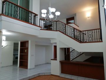 Casa Dentro de Coto Bugambilias Primera Sección