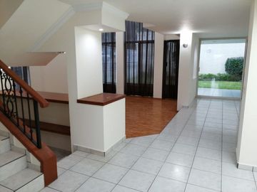 Casa Dentro de Coto Bugambilias Primera Sección