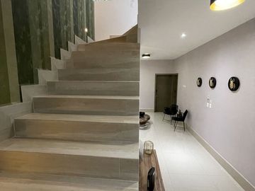 CASA EN VENTA AMUEBLADA Y EQUIPADA EN CUMBRES ELITE 7 SECTOR - MTY, NL
