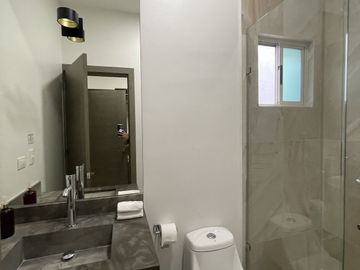 CASA EN VENTA AMUEBLADA Y EQUIPADA EN CUMBRES ELITE 7 SECTOR - MTY, NL
