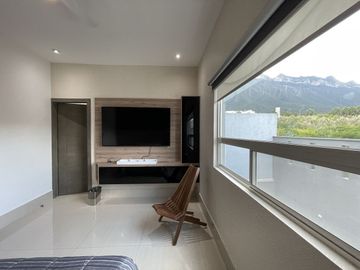 CASA EN VENTA AMUEBLADA Y EQUIPADA EN CUMBRES ELITE 7 SECTOR - MTY, NL