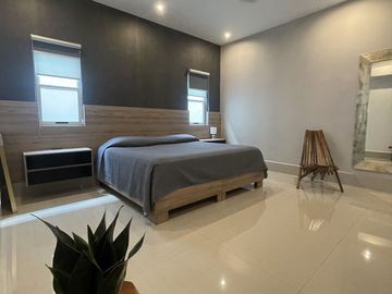 CASA EN VENTA AMUEBLADA Y EQUIPADA EN CUMBRES ELITE 7 SECTOR - MTY, NL