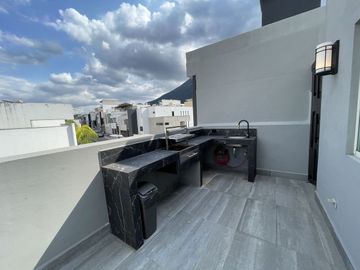 CASA EN VENTA AMUEBLADA Y EQUIPADA EN CUMBRES ELITE 7 SECTOR - MTY, NL