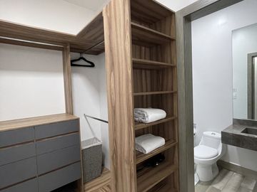 CASA EN VENTA AMUEBLADA Y EQUIPADA EN CUMBRES ELITE 7 SECTOR - MTY, NL
