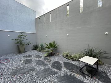 CASA EN VENTA AMUEBLADA Y EQUIPADA EN CUMBRES ELITE 7 SECTOR - MTY, NL
