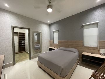 CASA EN VENTA AMUEBLADA Y EQUIPADA EN CUMBRES ELITE 7 SECTOR - MTY, NL