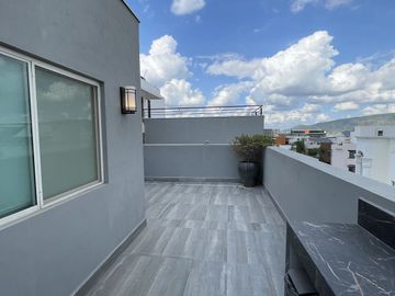CASA EN VENTA AMUEBLADA Y EQUIPADA EN CUMBRES ELITE 7 SECTOR - MTY, NL