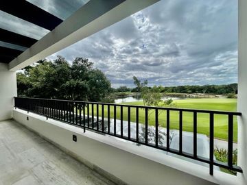 Venta de residencia personalizable en privada Amanhá, Yucatán Country Club