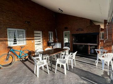 Casa de 3 dormitorios - Venta