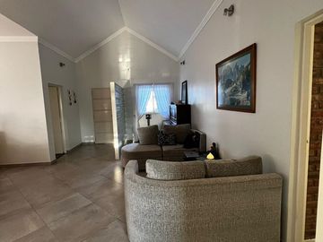 Casa de 3 dormitorios - Venta