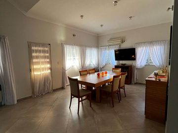 Casa de 3 dormitorios - Venta