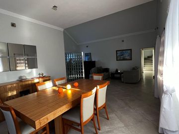 Casa de 3 dormitorios - Venta