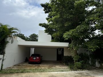 CASA EN RENTA EN PRIVADA JULIETA, PASEO NORTE, CUENTA CON PANELES SOLARES