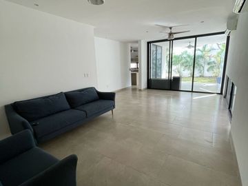 CASA EN RENTA EN PRIVADA JULIETA, PASEO NORTE, CUENTA CON PANELES SOLARES
