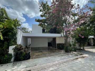 CASA EN RENTA EN PRIVADA JULIETA, PASEO NORTE, CUENTA CON PANELES SOLARES