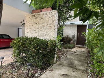 CASA EN RENTA EN PRIVADA JULIETA, PASEO NORTE, CUENTA CON PANELES SOLARES