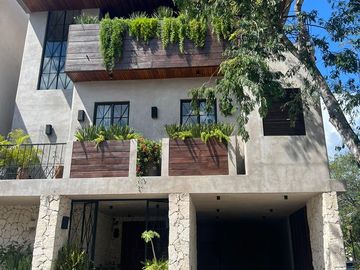 Casa en  Venta en Bosques de Bambu en Playa del Carmen