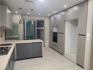 SE VENDE AMPLIA CASA EN VILLA CAMPESTRE