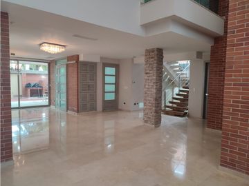SE VENDE AMPLIA CASA EN VILLA CAMPESTRE