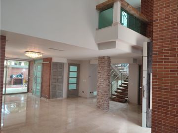 SE VENDE AMPLIA CASA EN VILLA CAMPESTRE