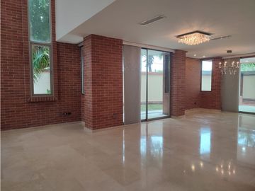 SE VENDE AMPLIA CASA EN VILLA CAMPESTRE