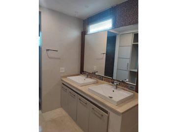 SE VENDE AMPLIA CASA EN VILLA CAMPESTRE