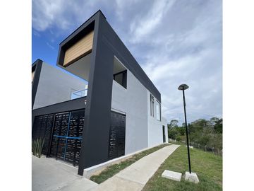 RENTA CASA ESQUINERA EN CONJUNTO CERRADO CERRITOS PEREIRA