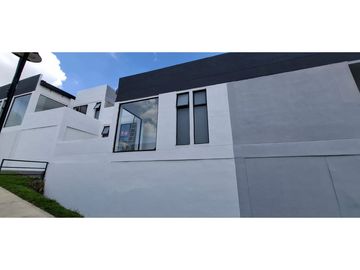 RENTA CASA ESQUINERA EN CONJUNTO CERRADO CERRITOS PEREIRA
