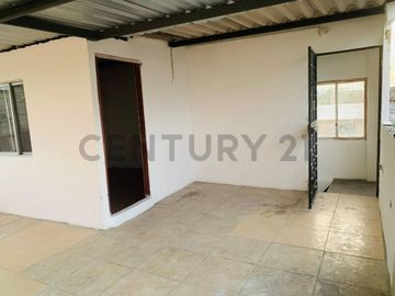 Venta Casa Rentera de Oportunidad en Sauces 6