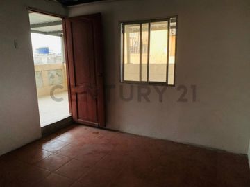 Venta Casa Rentera de Oportunidad en Sauces 6