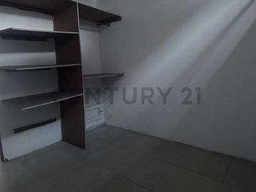 Venta Casa Rentera de Oportunidad en Sauces 6