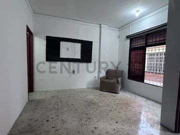Venta Casa Rentera de Oportunidad en Sauces 6