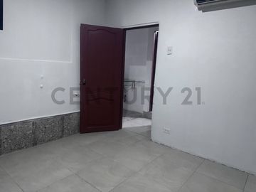 Venta Casa Rentera de Oportunidad en Sauces 6